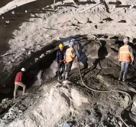 西畴拱顶带模注浆料的施工流程及注意事项